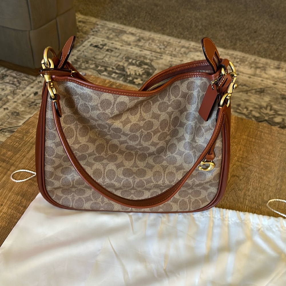 Coach Bag  signature canvas tote bag NWOT WITH DUST BAG